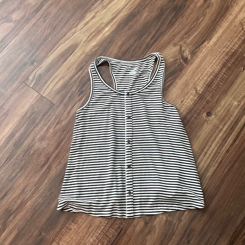 Art class tank top size large and white and black